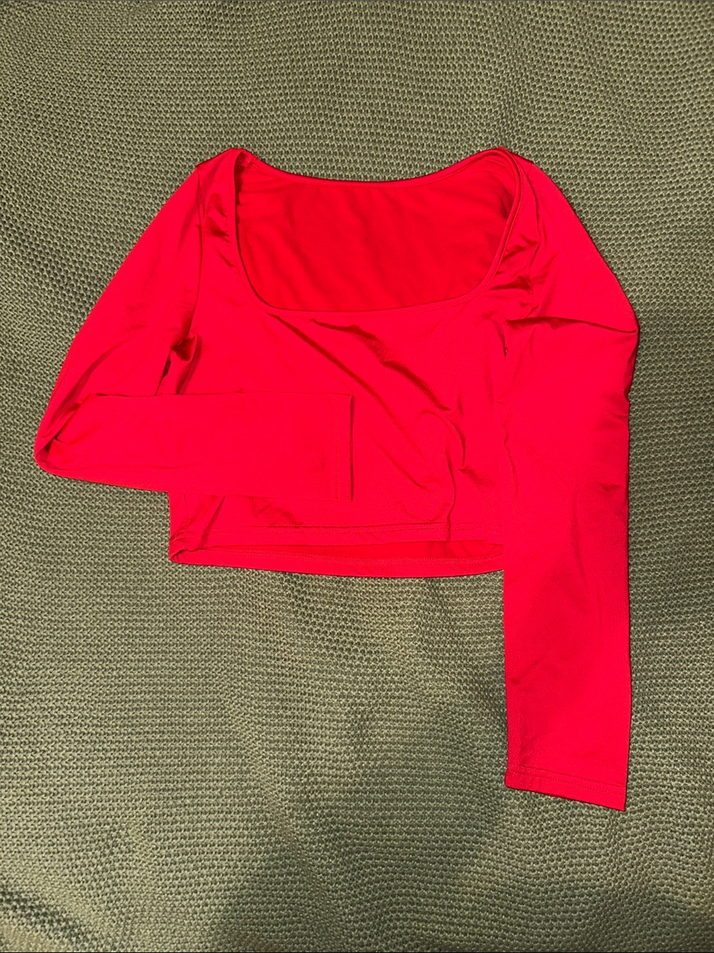 Women’s Red Scoop Neck Long-Sleeve Crop Top